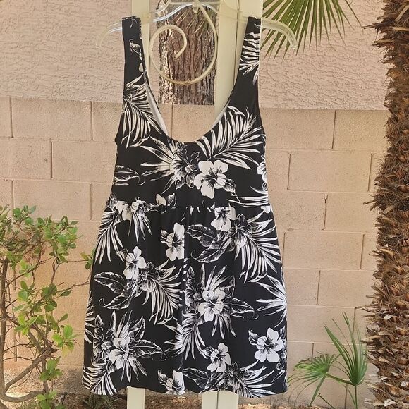 Catalina Black and White One Piece Swimsuit - Picture 3 of 6